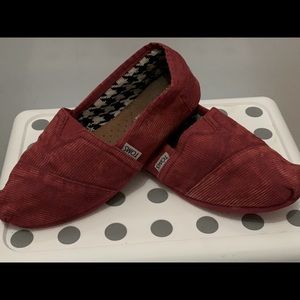 Red corduroy TOMS. Women’s size 7.